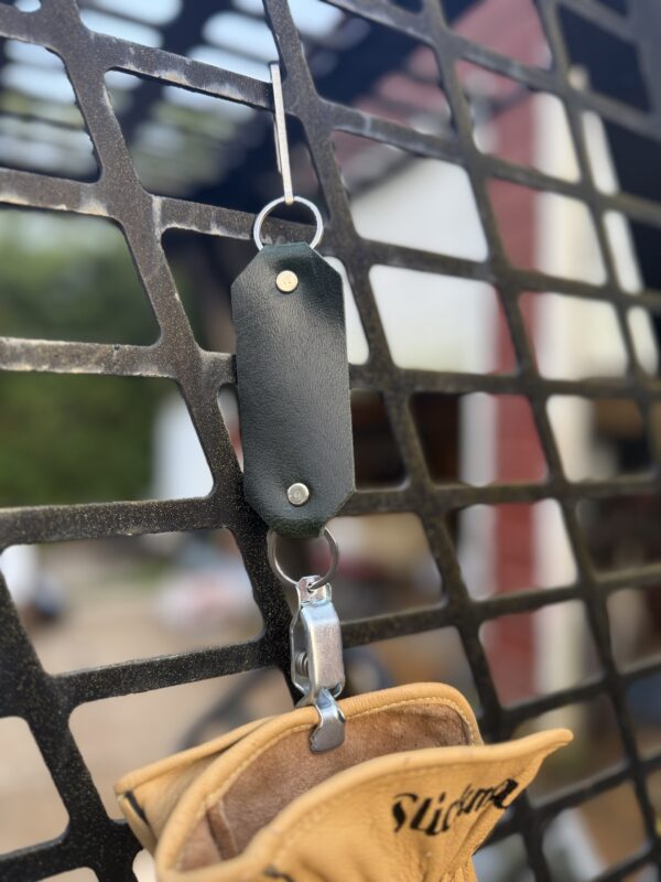 Glove lanyard